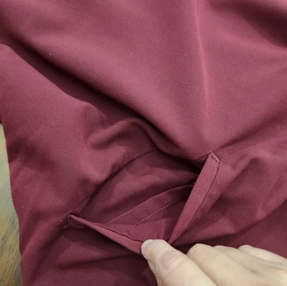 FIGS Scrubs Casma Three-Pocket Top V- Neck Burgundy  Technical Collection L - Picture 7 of 9